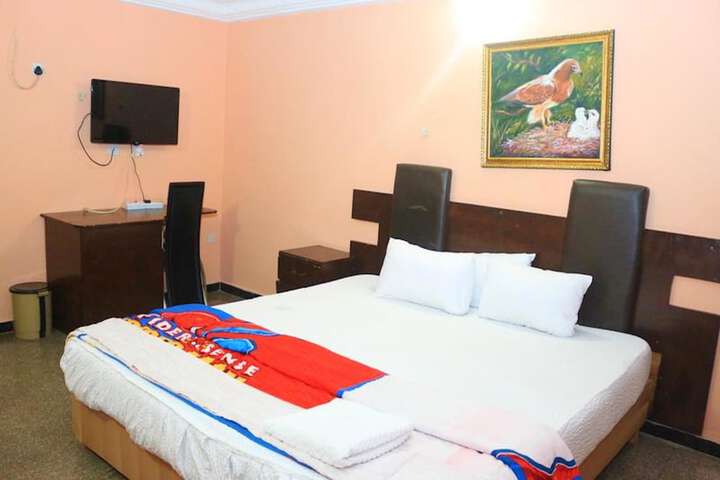 Room 3 of 25