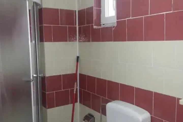 Room 8 of 12