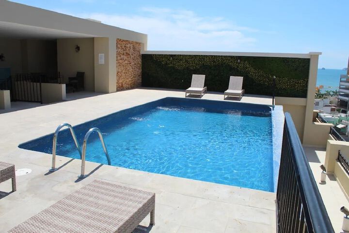 Pool 4 of 6