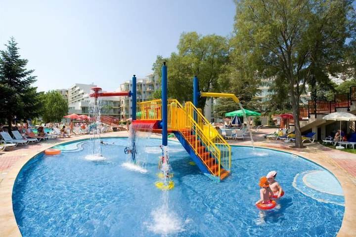 Hotel Pool
