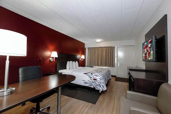 Deluxe King Bed (3 of 10)
