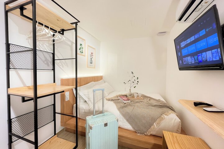Room 25 of 136
