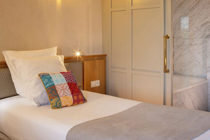 Room 10 of 52
