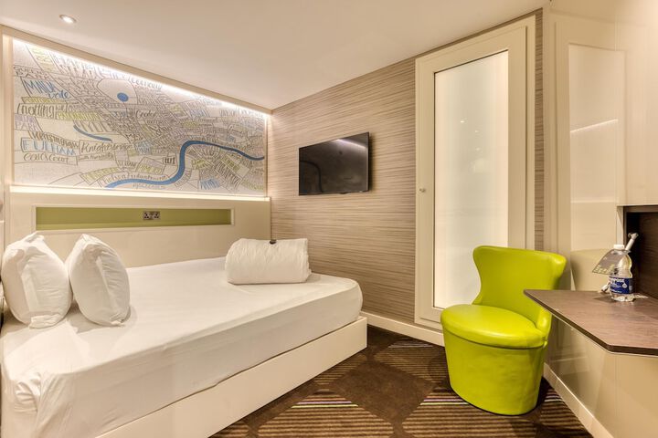 Room 7 of 17