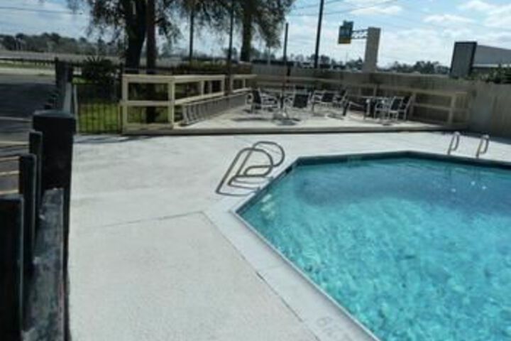 Pool 18 of 20
