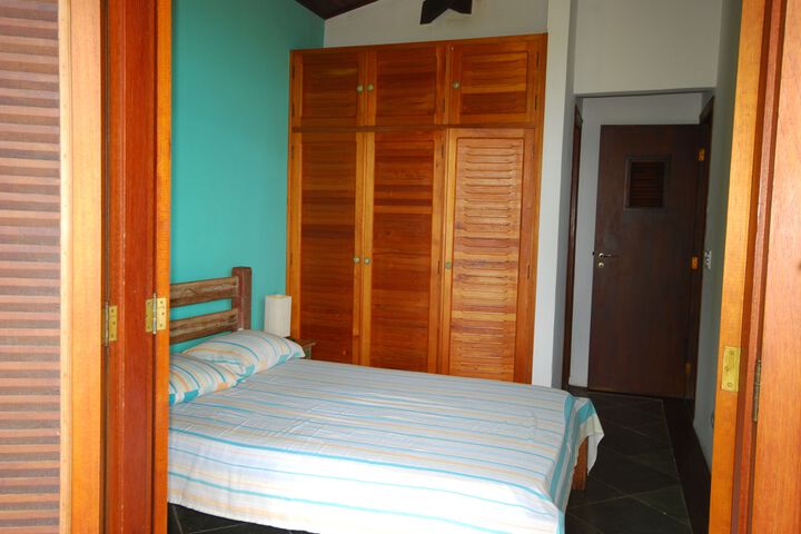 Room 27 of 34
