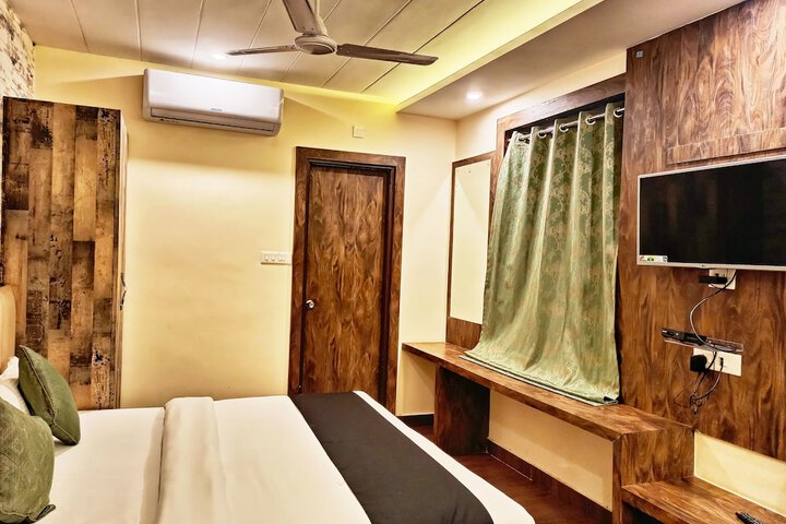 Room 9 of 21
