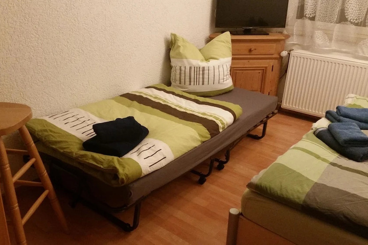 Room 6 of 10