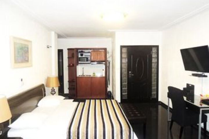 Room 70 of 95