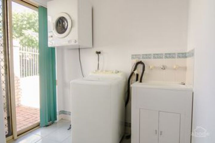 Room 8 of 10