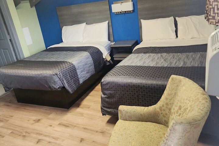 2 Double Beds (1 of 10)