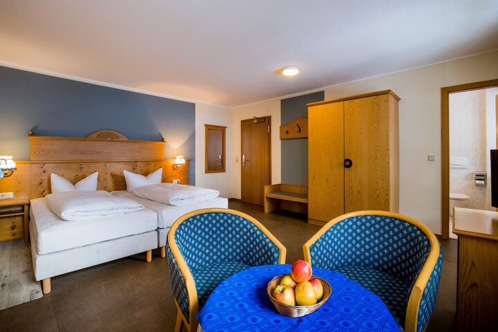 Room 9 of 42