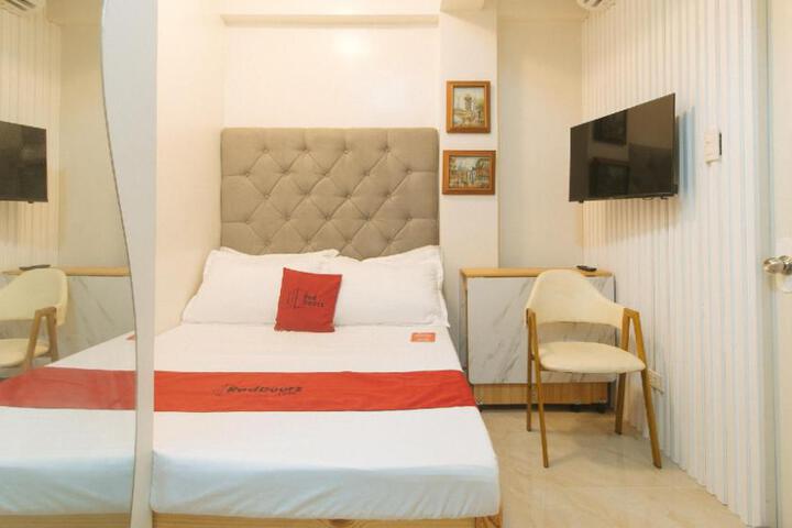 RedDoorz at Delorian Residences
