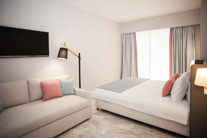 Room 7 of 28