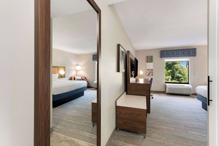 1 King Bed (11 of 19)