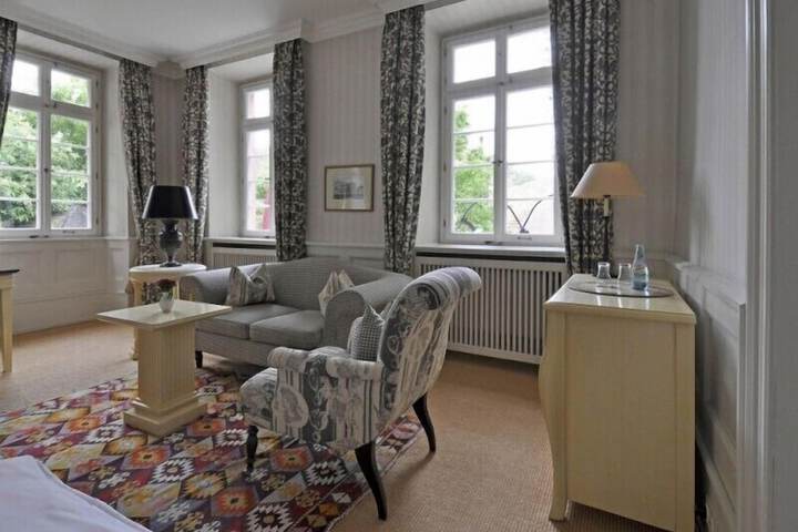 Room 4 of 37