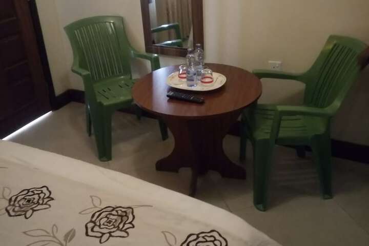 Room 4 of 17