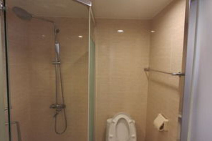 Room 33 of 47