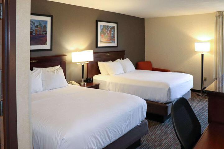 2 Double Beds