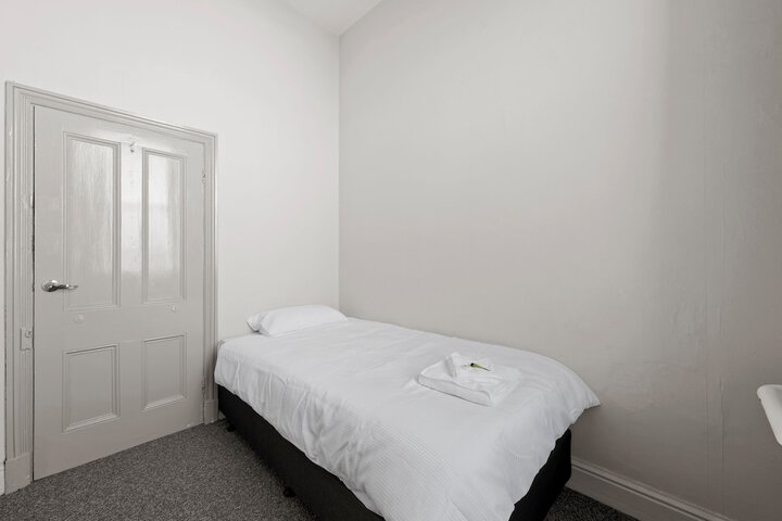 Room 2 of 17