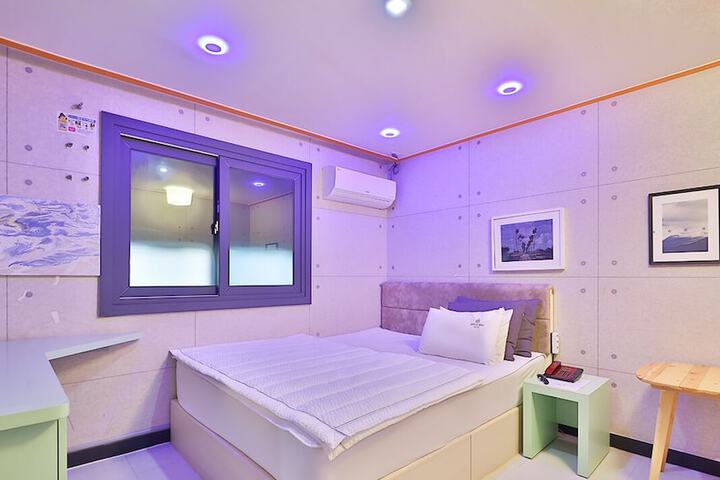 Room 9 of 23