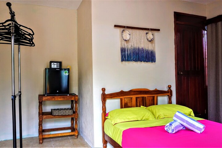 Room 9 of 33