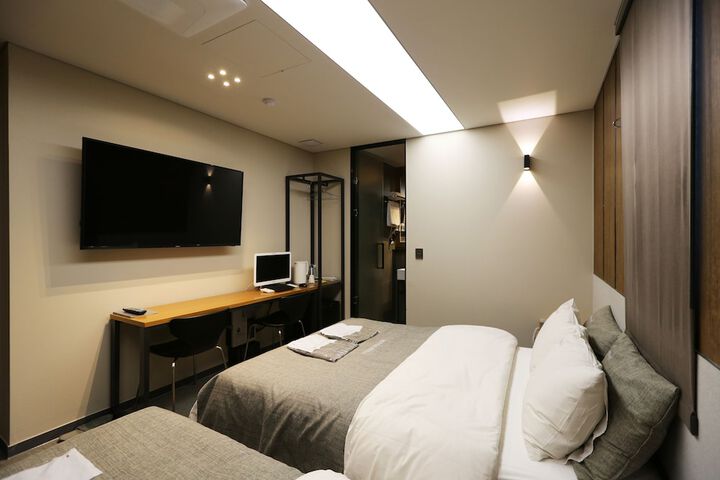Room 3 of 44