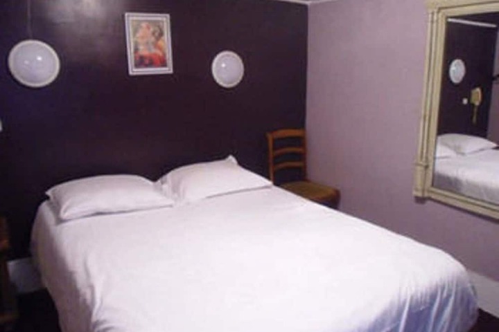 Room 9 of 30
