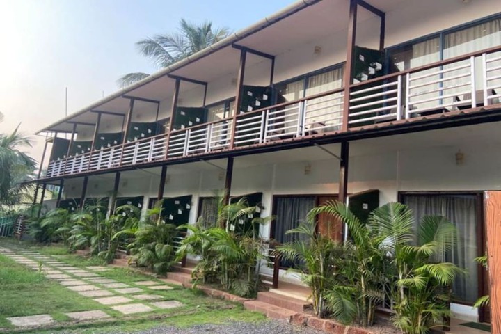 Hotel Exterior 36 of 37