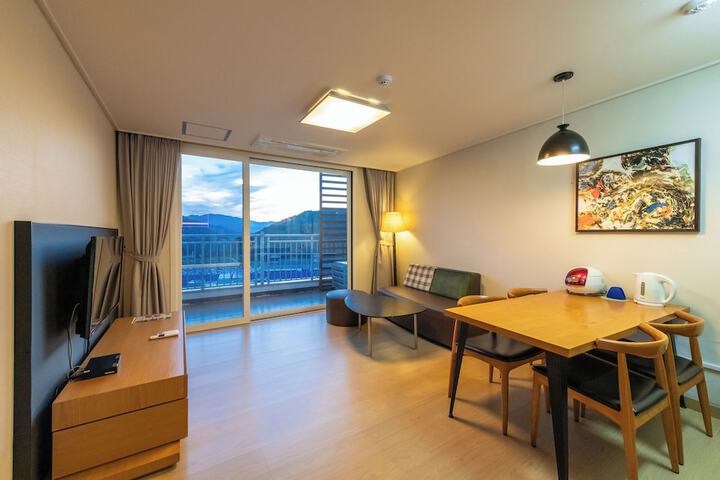 Room 42 of 100