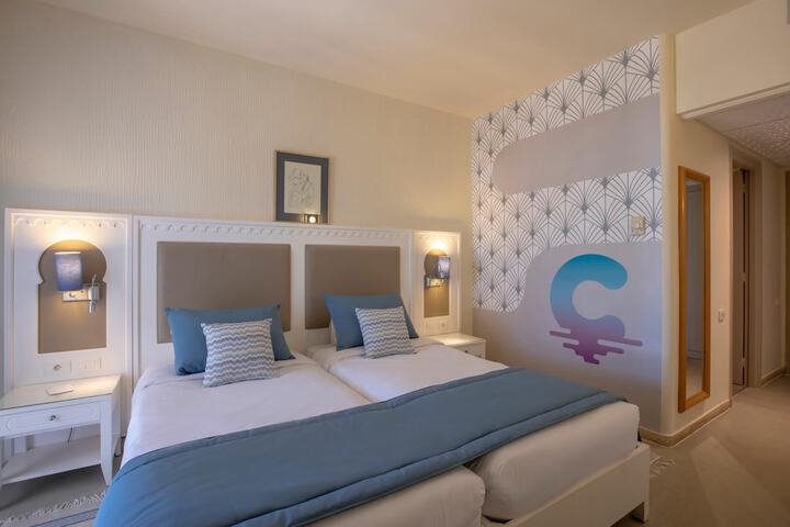 Room 13 of 89