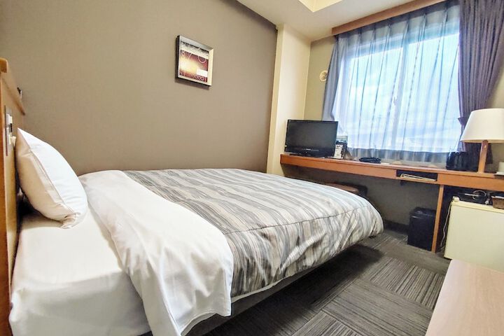 Room 3 of 16