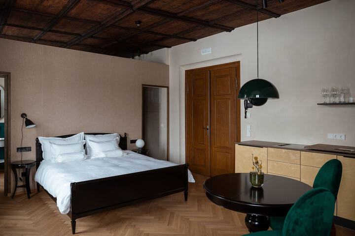 Room 13 of 69