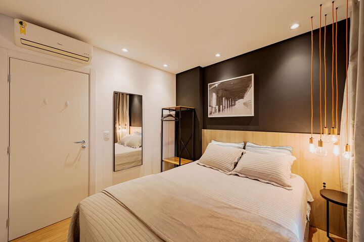Room 12 of 16