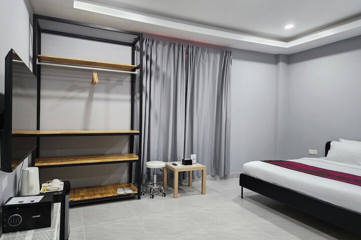 Room 25 of 65