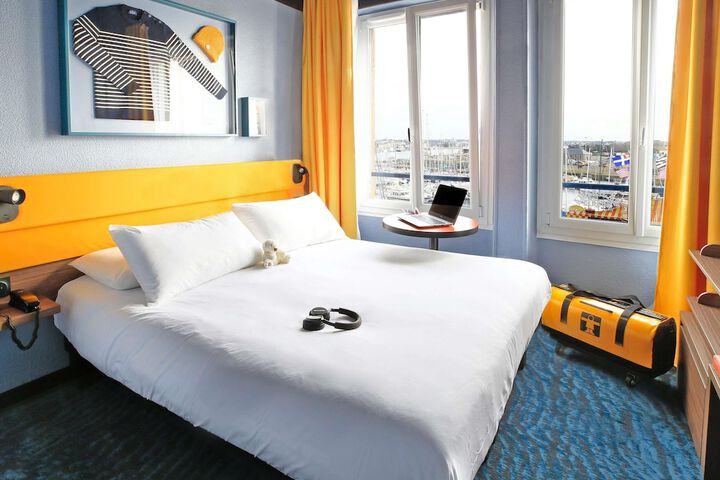 Room 4 of 112