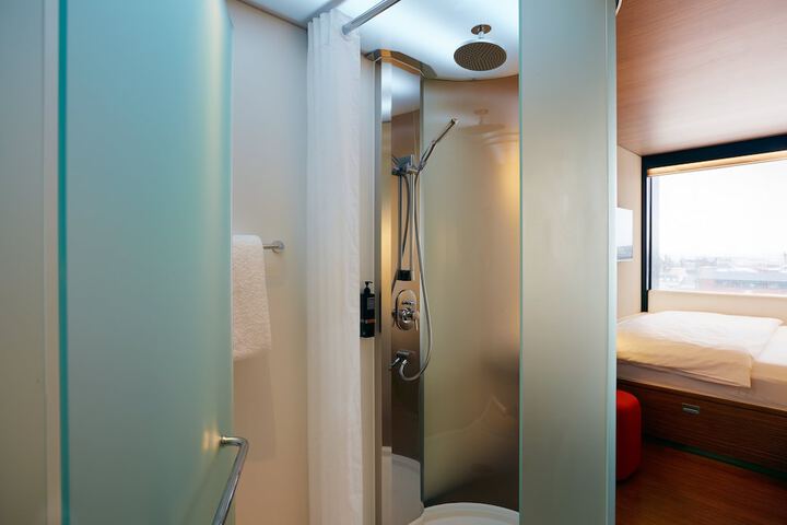 Room 28 of 60