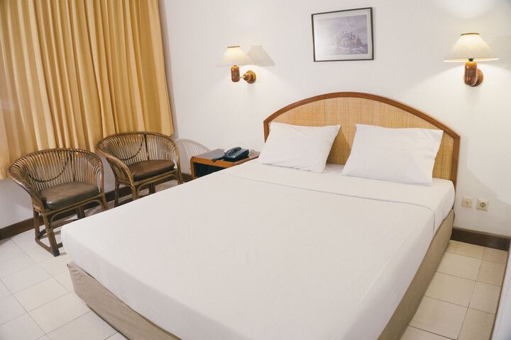 Room 6 of 84