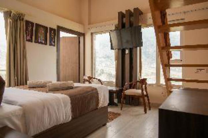 Room 6 of 14