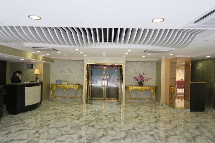 Hotel Lobby