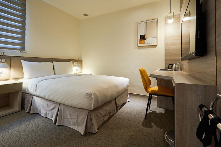 Room 12 of 65