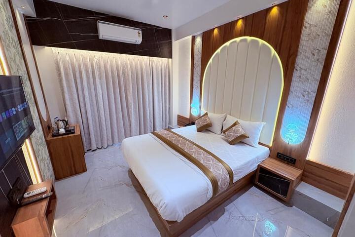 Room 13 of 34
