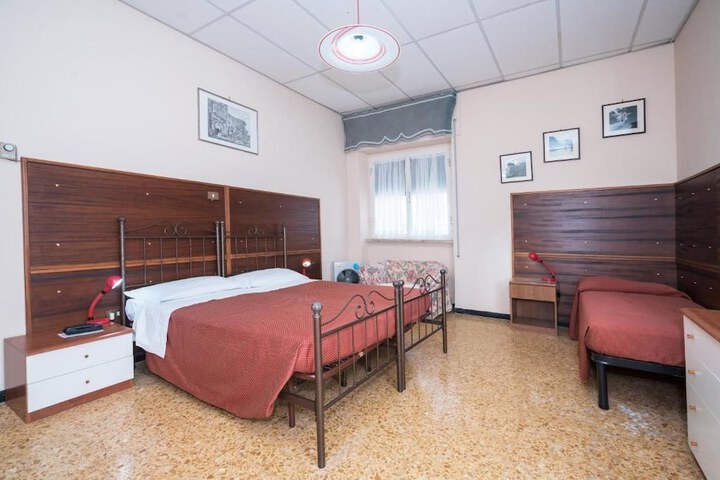 Room 3 of 34