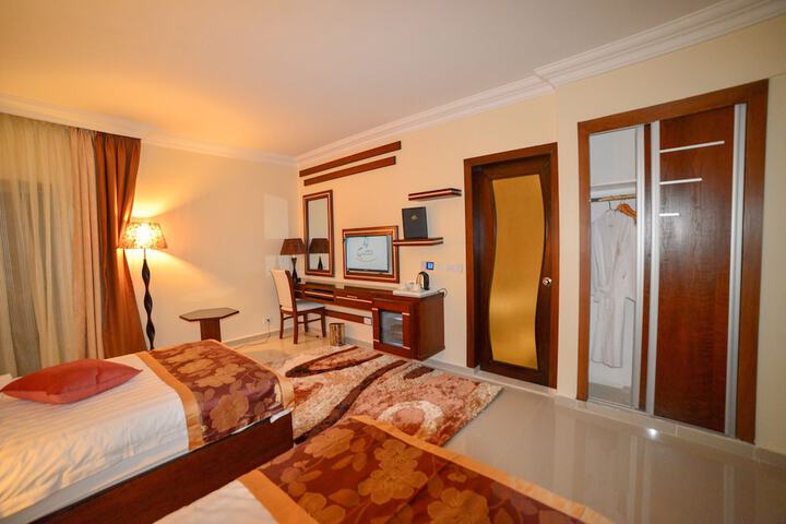 Room 8 of 94