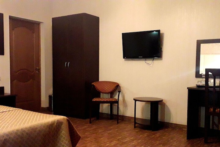 Room 17 of 34