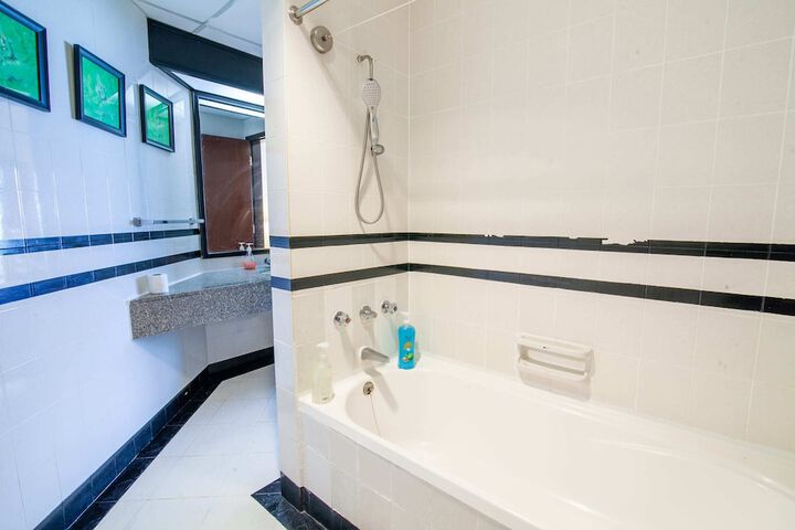 Room 443 of 650