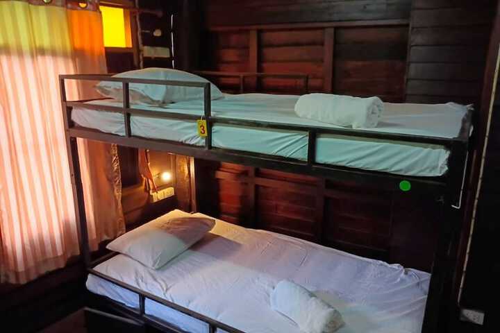 Room 27 of 33