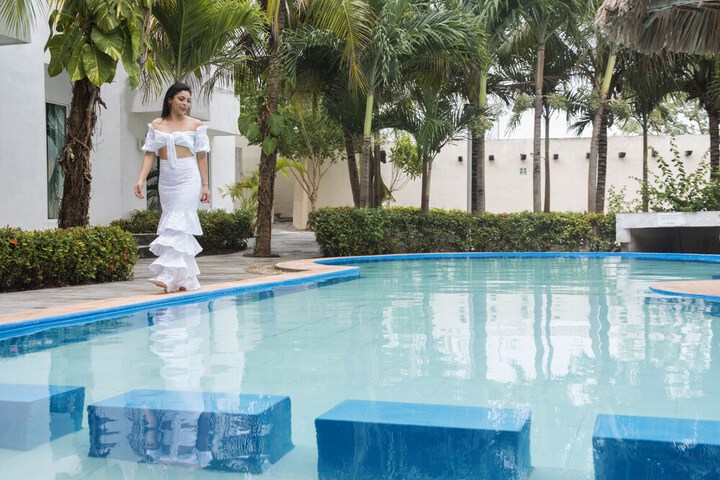 Pool Hotel