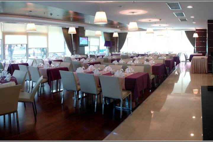 Dining 34 of 47