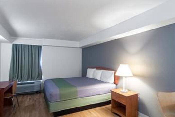 Room 10 of 35